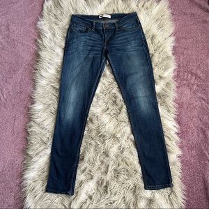 Levi 524 Too Superlow Skinny Jeans size 28